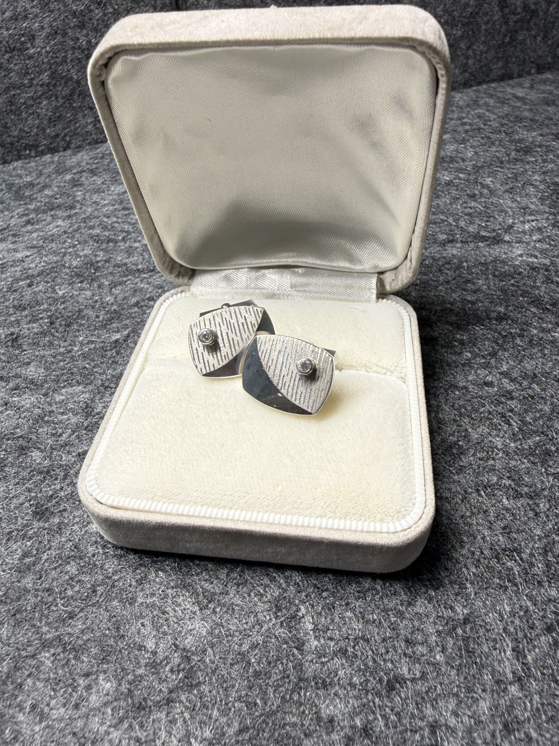 ダイヤ付きカフス　お買取りさせていただきました！