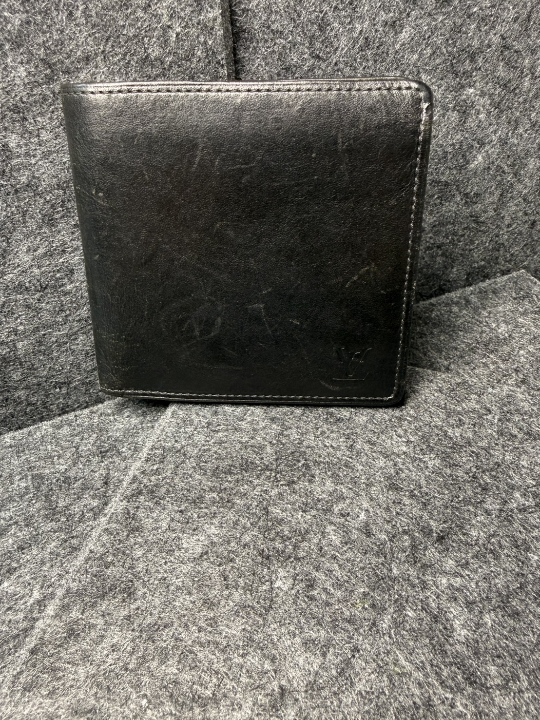 ルイヴィトン二つ折り財布お買取りさせていただきました！
