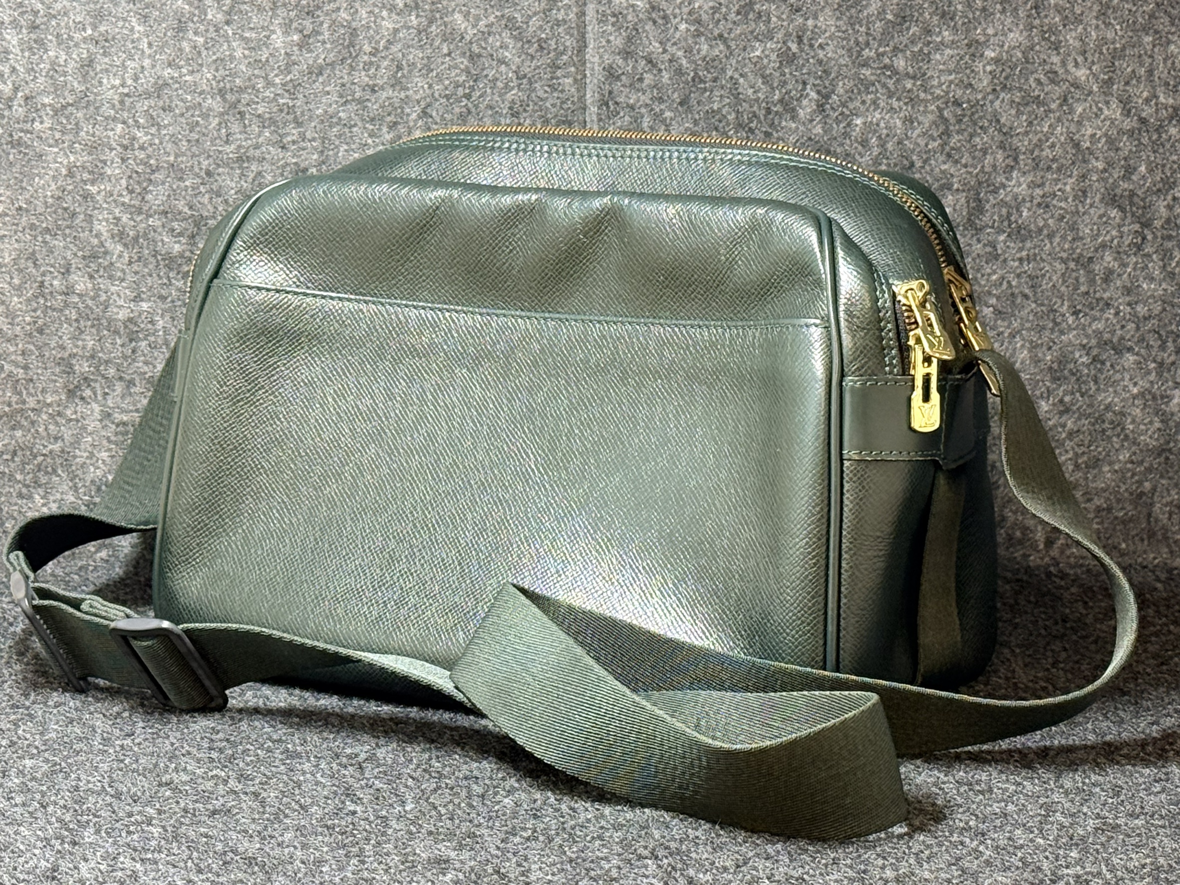  ヴィトン タイガ リポーターPM M30154お買取りさせていただきました！