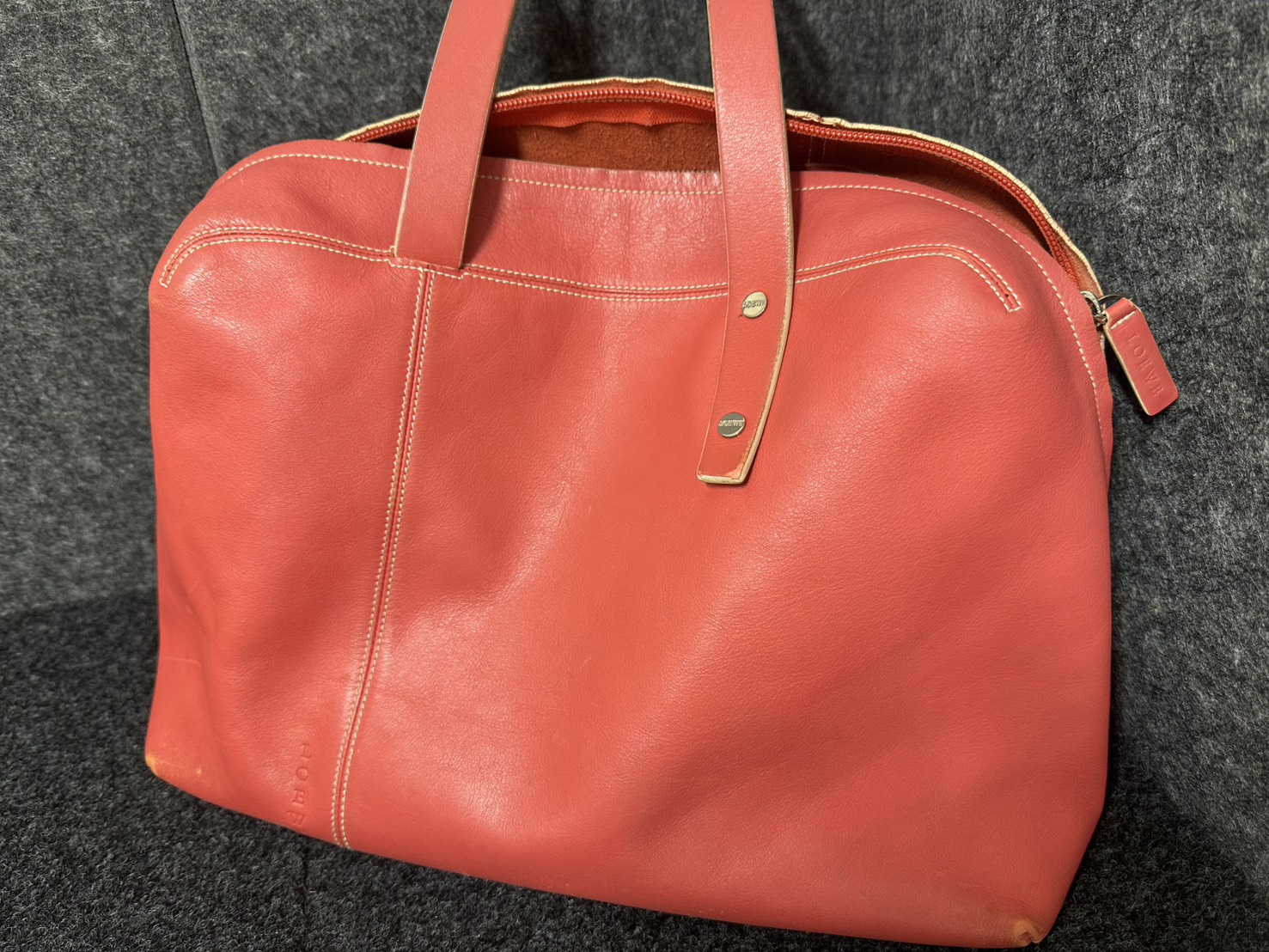 LOEWEハンドバックお買取りさせていただきました！